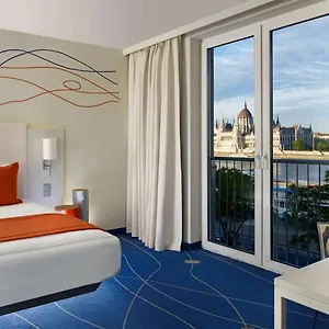 Отель Park Plaza ****